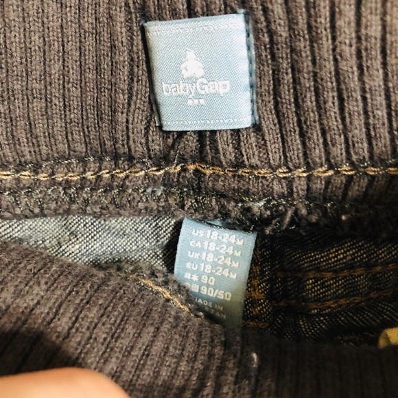 Little boy’s Baby Gap 👖 - Picture 3 of 3